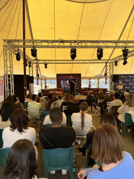 Scène mobile 60M2 sur le concert gratuit de Joseph Kamel à Avant-Cap.