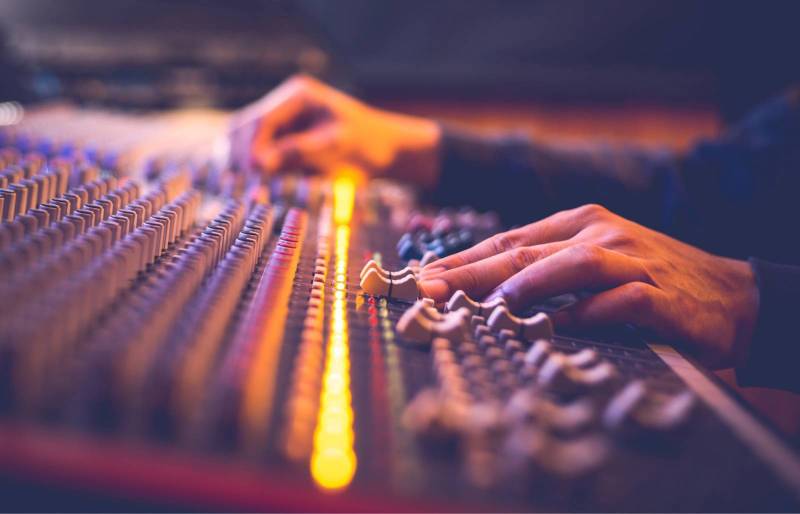 Spécialiste de la location de solutions scéniques à Marseille