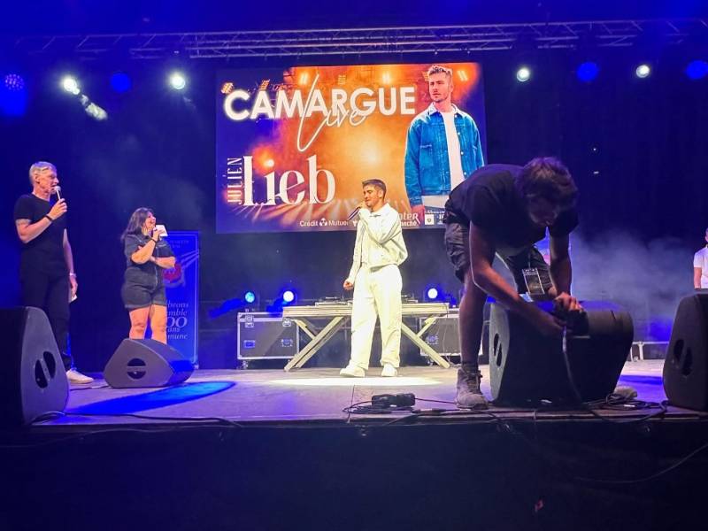 Scène mobile 120m2 pour le concert Camargue Live 2025 pour les 100 ans de St Martin de Crau.