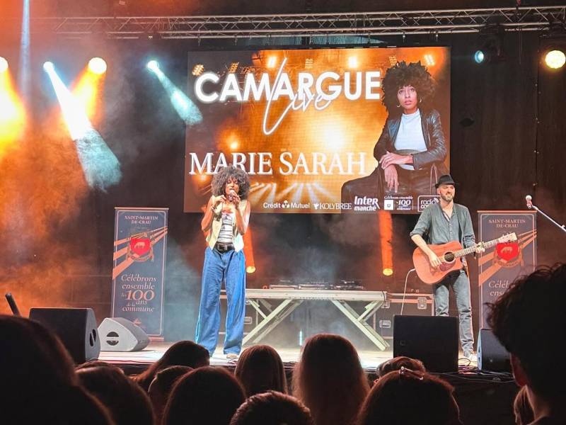 Scène mobile 120m2 pour le concert Camargue Live 2025 pour les 100 ans de St Martin de Crau.