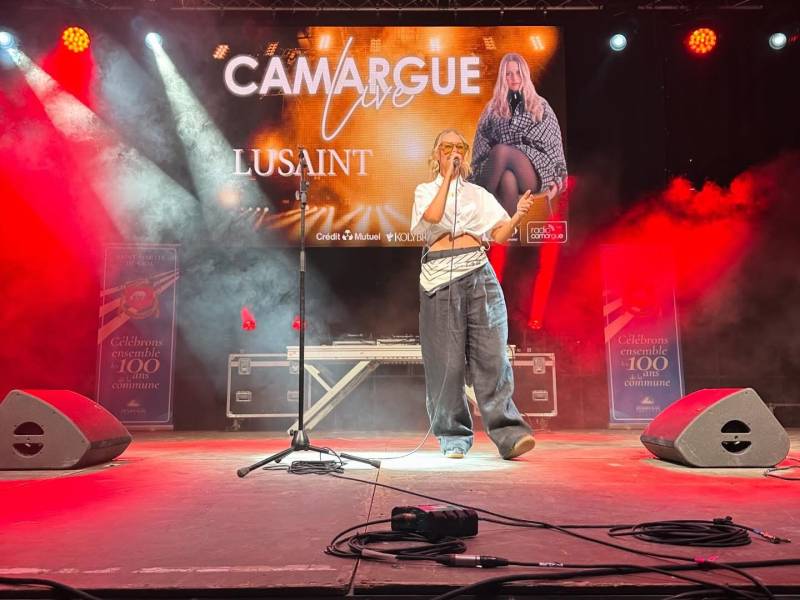 Scène mobile 120m2 pour le concert Camargue Live 2025 pour les 100 ans de St Martin de Crau.