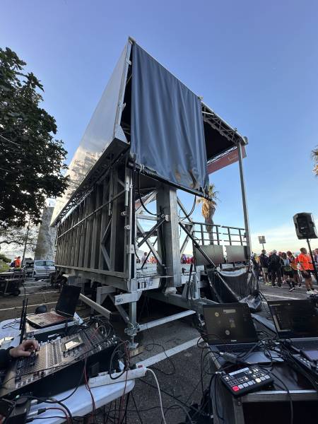 Scène mobile 60 m2 pour la course 5 et 10 Km de la Mémoire.