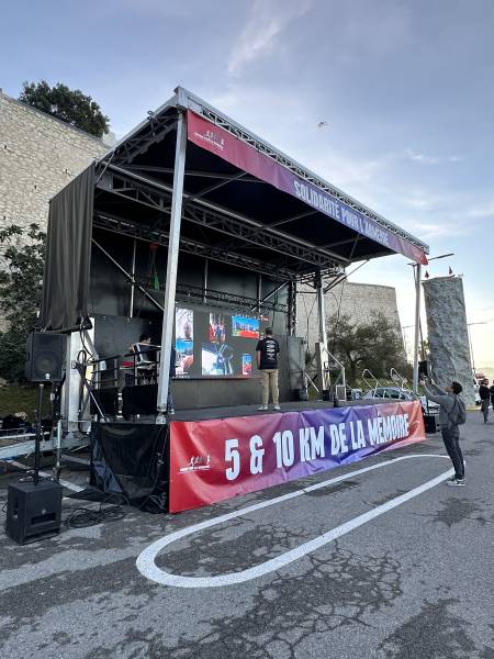 Scène mobile 60 m2 pour la course 5 et 10 Km de la Mémoire.