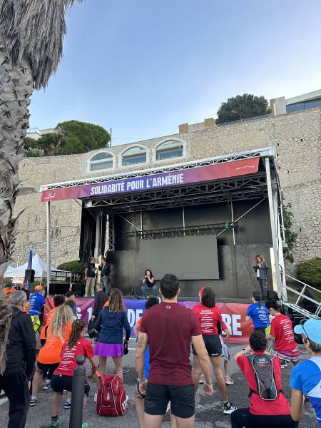 Scène mobile 60 m2 pour la course 5 et 10 Km de la Mémoire.