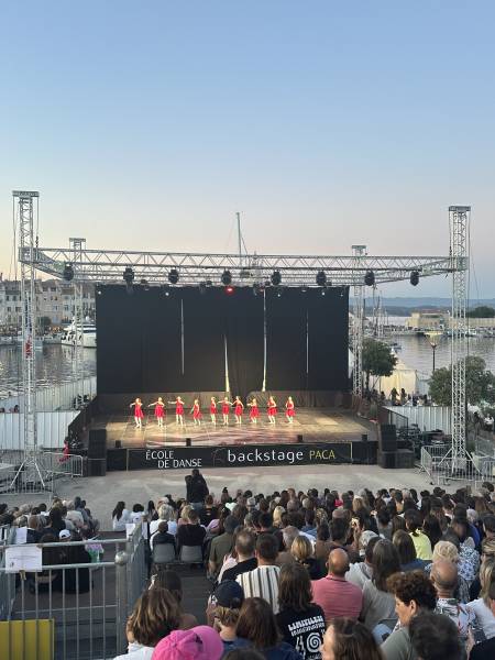 Grill scénique PROLYTE ST TOWER au théatre de la Mer La Ciotat pour la saison 2025