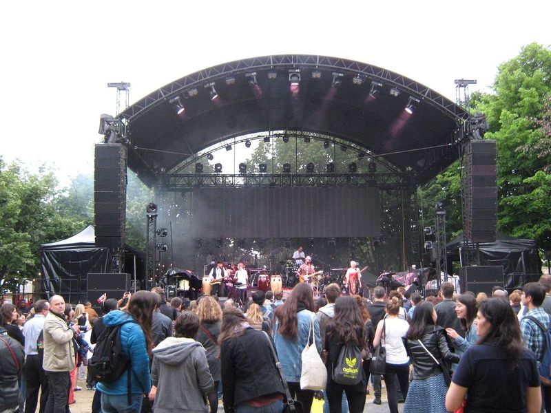 Location de scène couverte arrondie Marseille