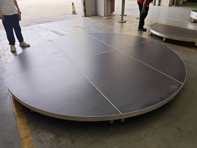 Où louer des podiums ronds professionnels avec pieds réglables pour événement