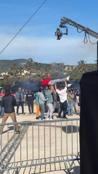 Réalisation d'une scène et d'un grill scénique à la Ciotat pour la pub Quick avec Soprano